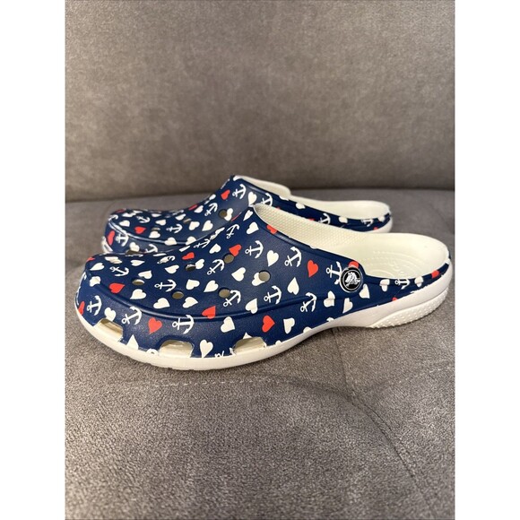 Freesail Crocs Women’s Size 10 Blue & White Anchors Hearts Clogs - Picture 2 of 12